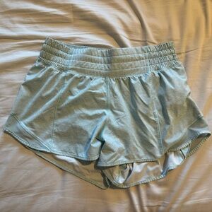 Lululemon hotty hot high rise short 2.5”